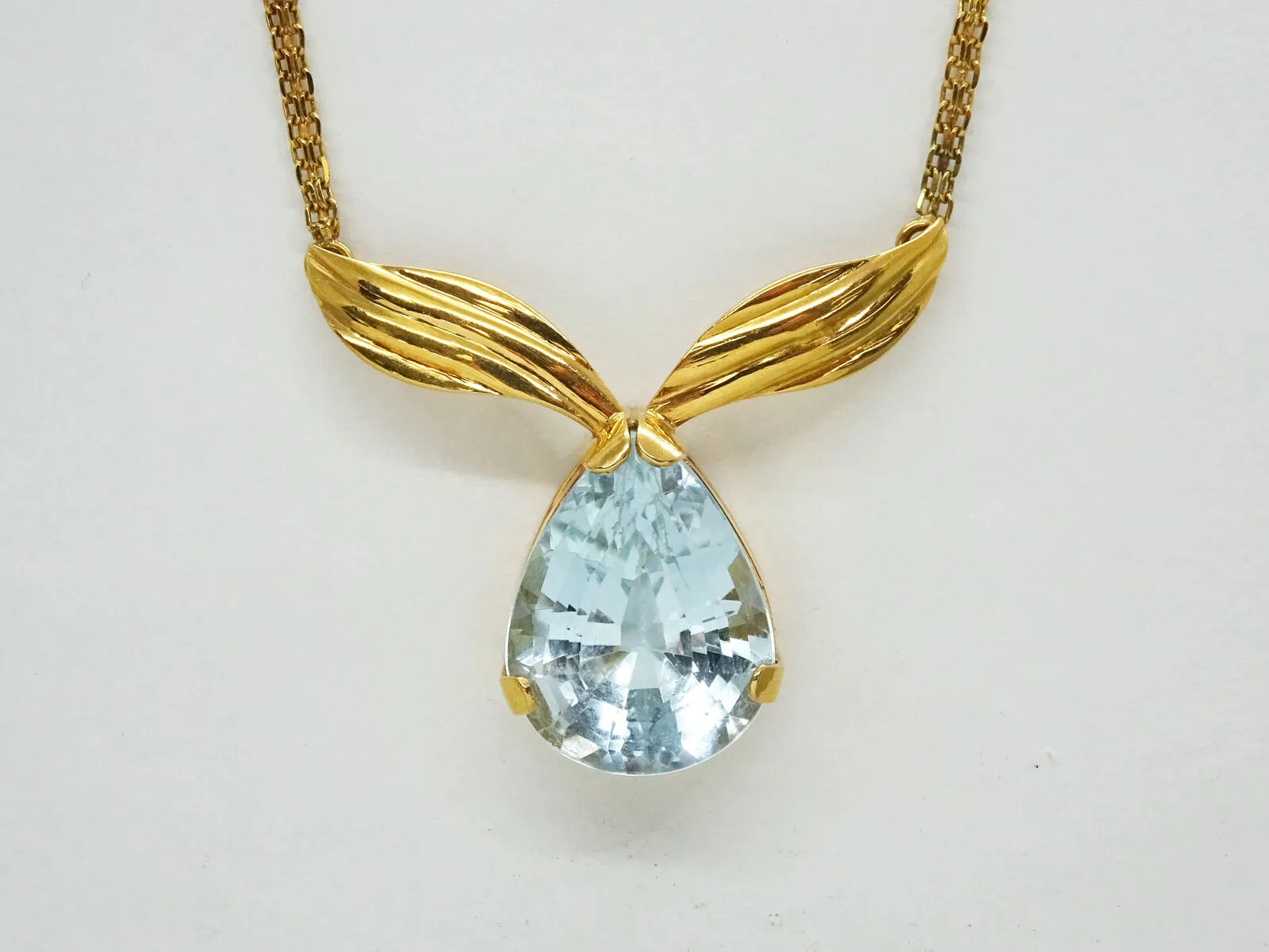 19.57ct Natural Pear Light Blue Topaz Station Pendant Chain 18k Gold