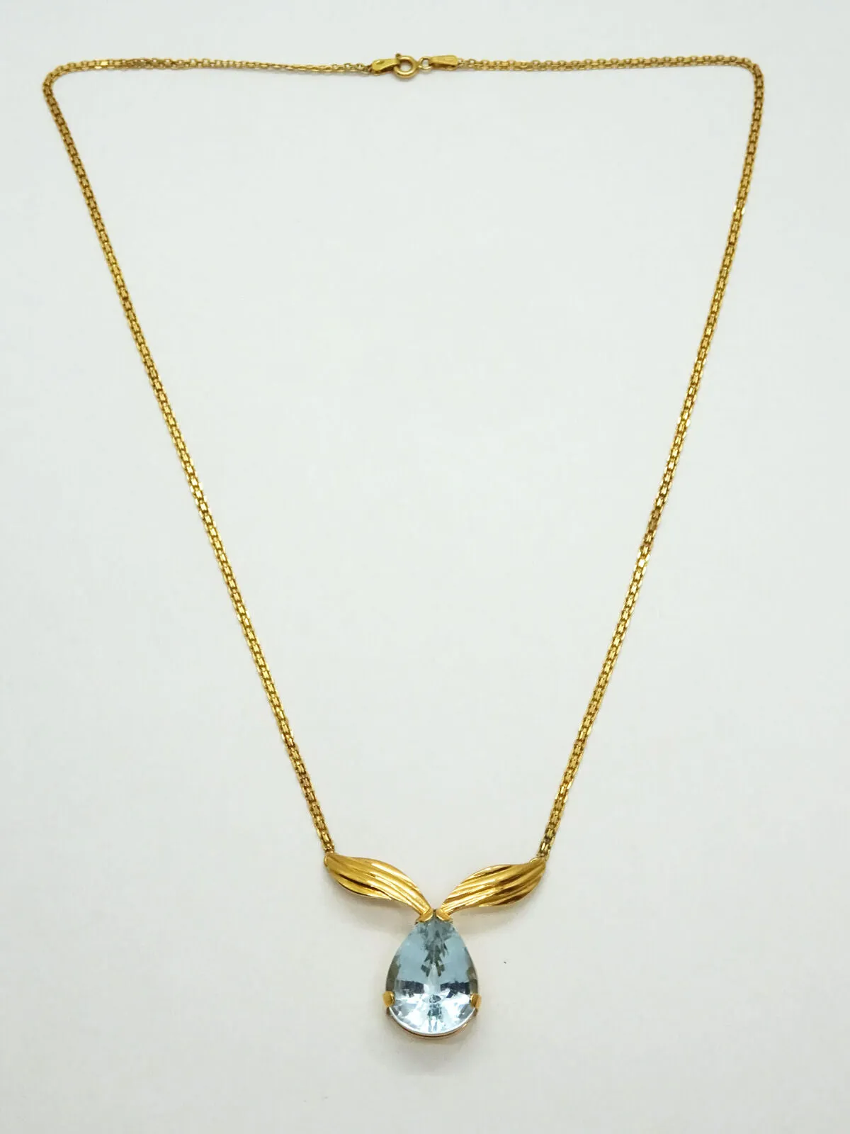 19.57ct Natural Pear Light Blue Topaz Station Pendant Chain 18k Gold