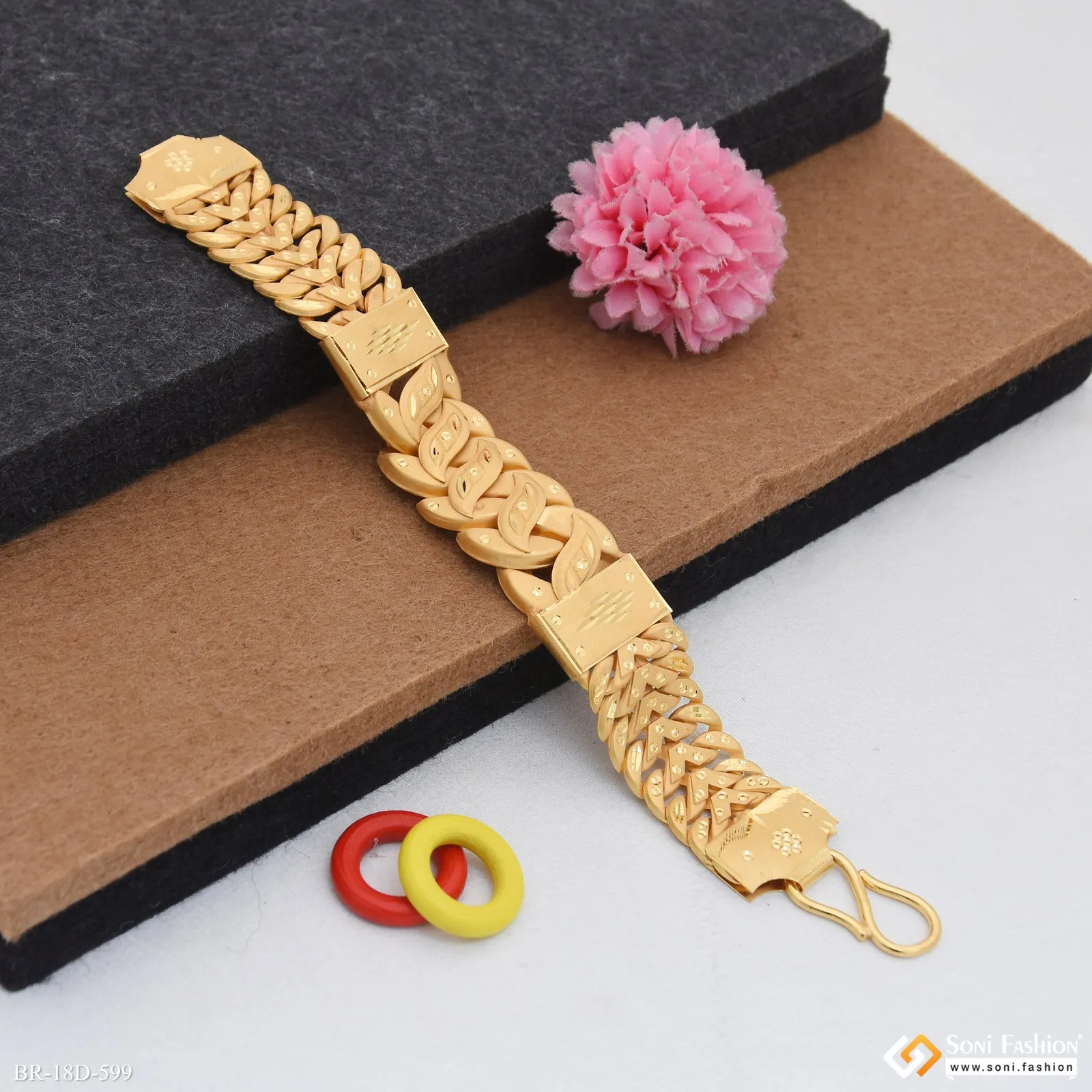 2 In 1 Design Gold Plated Pokal Bracelet for Men - Style D599