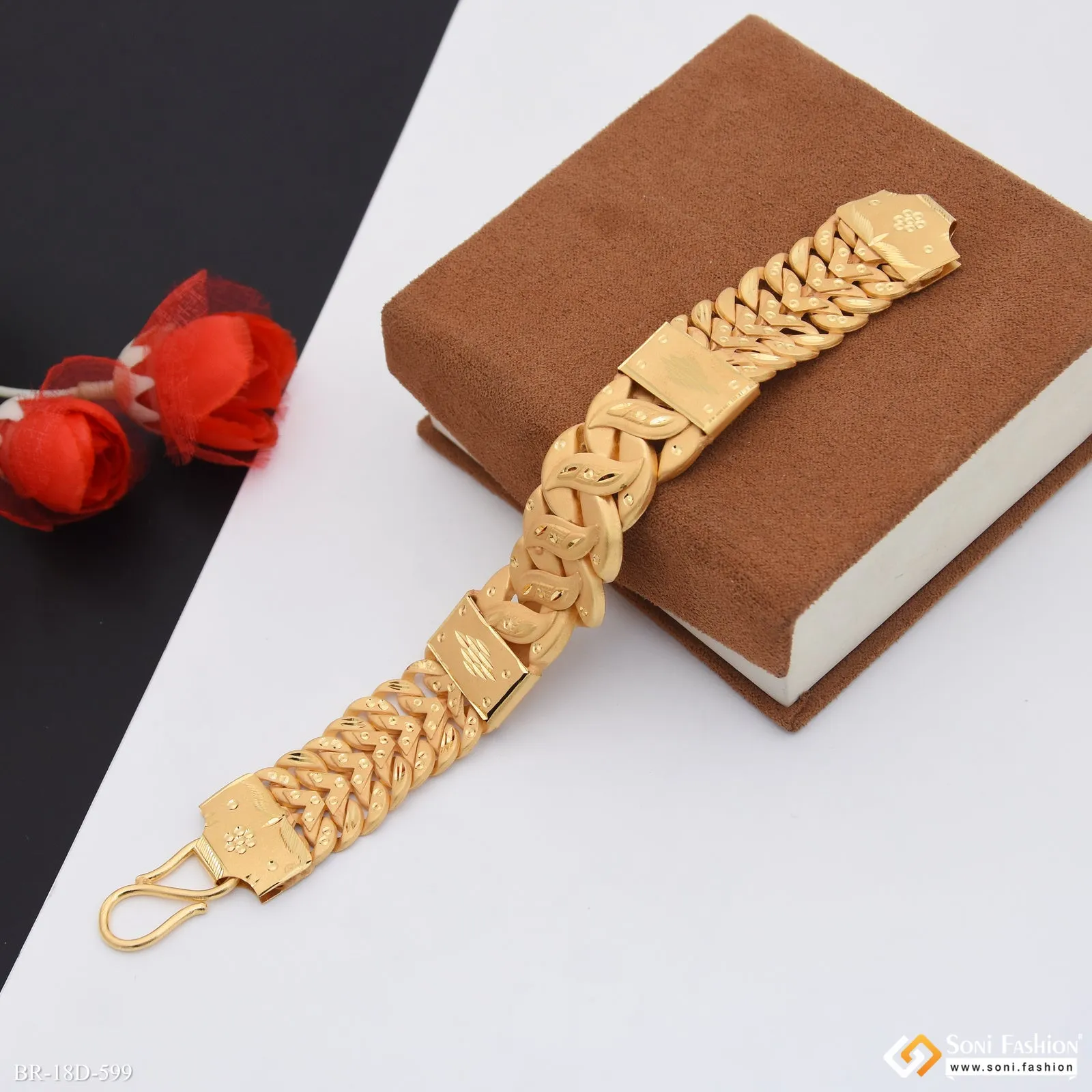2 In 1 Design Gold Plated Pokal Bracelet for Men - Style D599