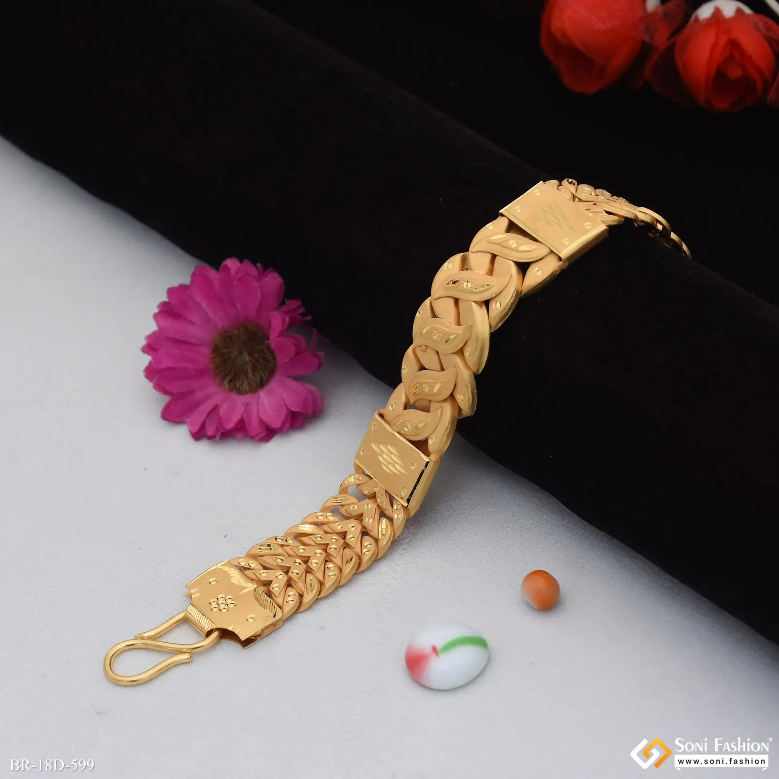 2 In 1 Design Gold Plated Pokal Bracelet for Men - Style D599