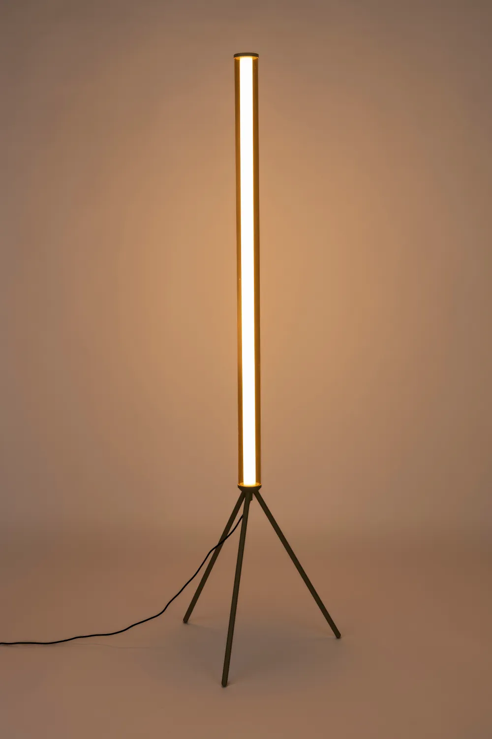 Beige Metal Tripod Floor Lamp | Zuiver Scotty