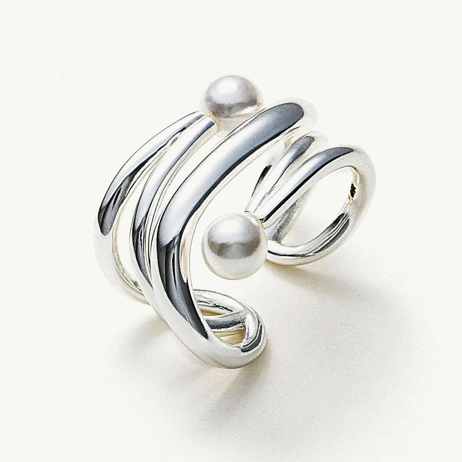 Claw Pearl Ear Cuff