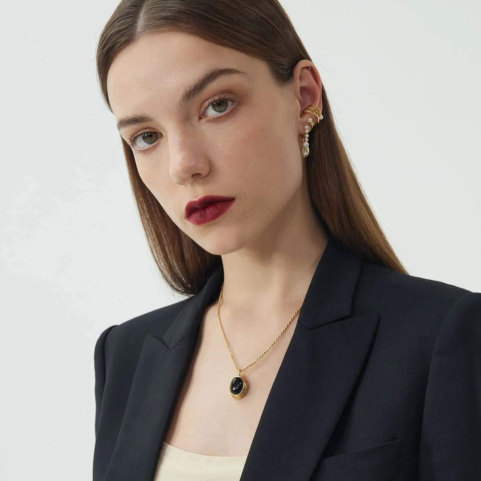 Claw Pearl Ear Cuff