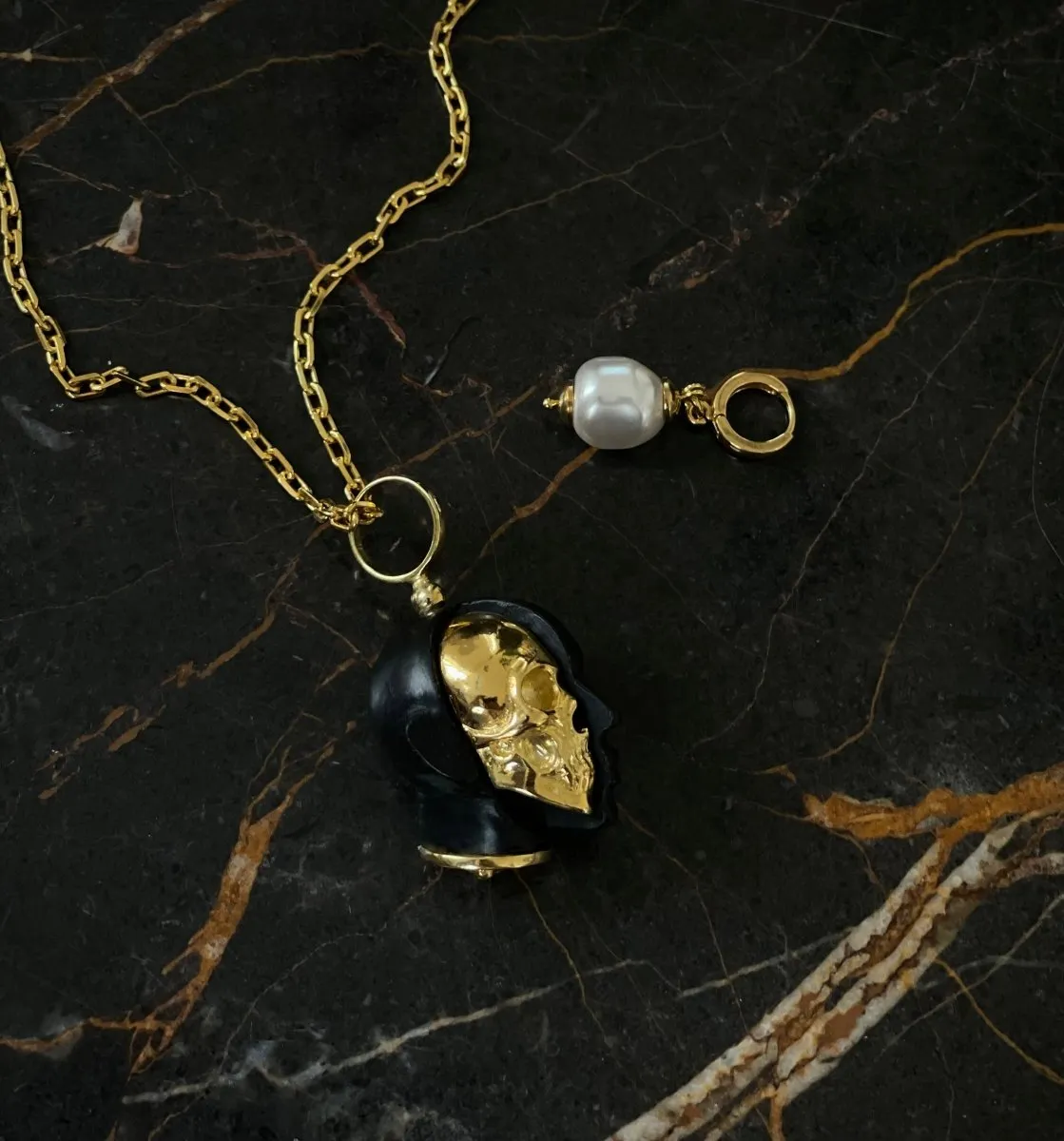 Oracle Skull pendant - black