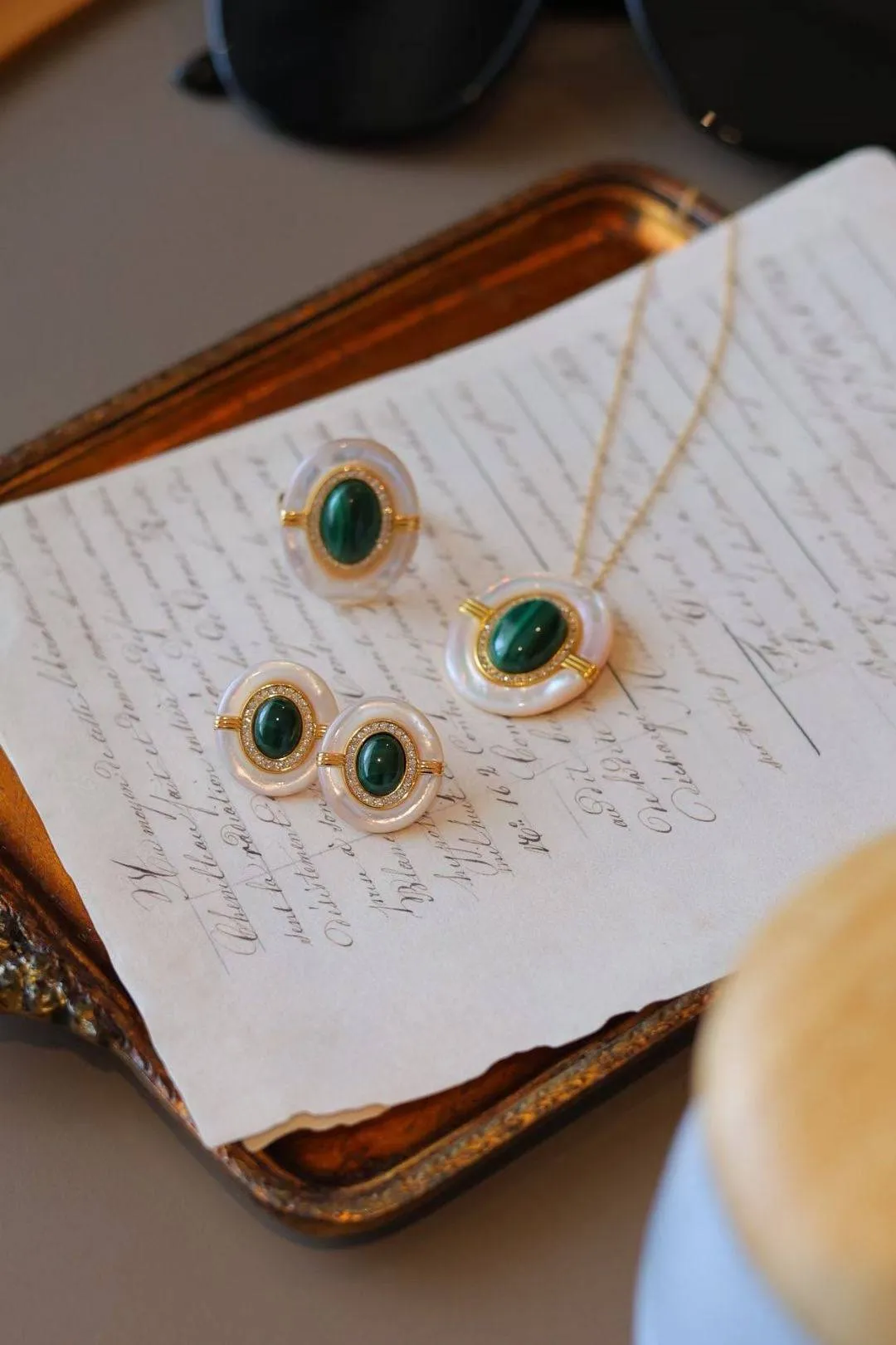 Vintage Design Natural Green Gemstones Ring